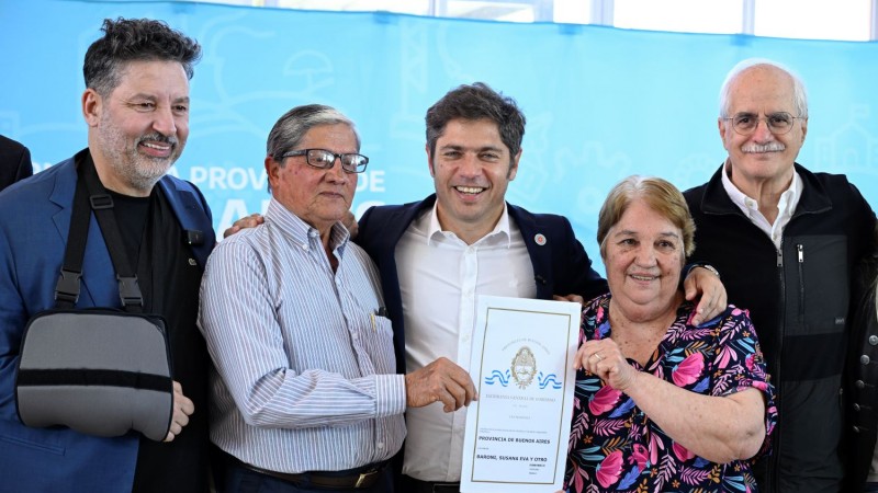 "Mi Escritura, Mi Casa": Kicillof entregó escrituras gratuitas a familias de Merlo